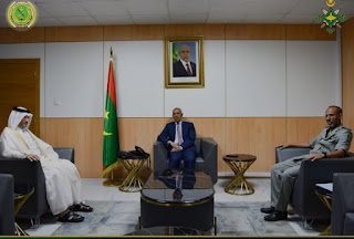 وزير الدفاع يستقبل سفير قطر