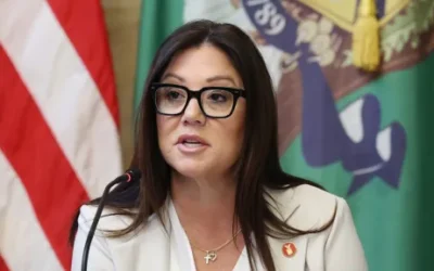 استقالة وزيرة العمل الأمريكية لوري تشافيز ديريمر