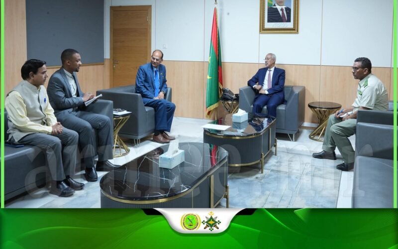 وزير الدفاع يبحث التعاون مع السفير الهندي