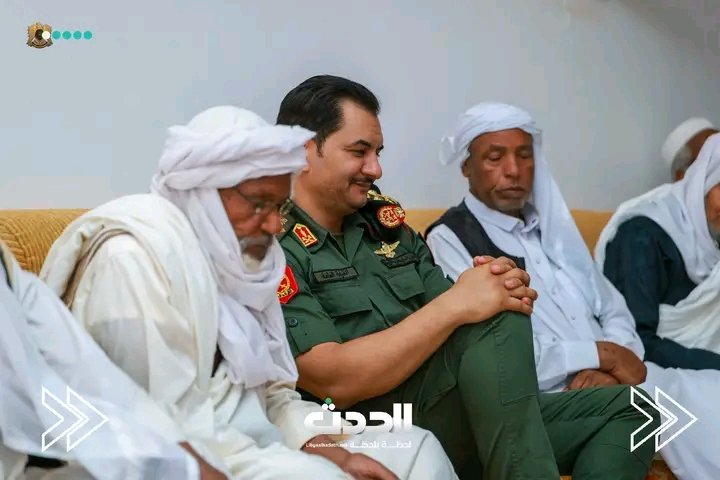 صدام حفتر يبحث أوضاع الجنوب مع مشايخ وأعيان تمسة
